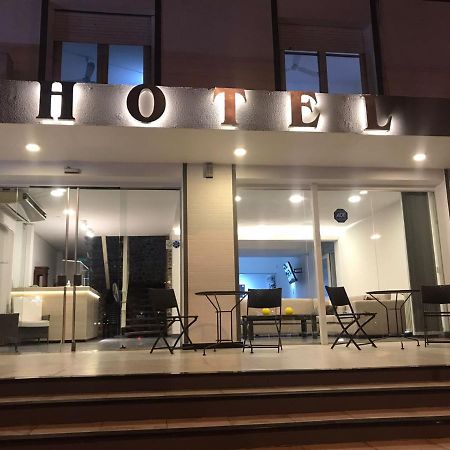 Monte Carlo Hotell Villa Carlos Paz Exteriör bild